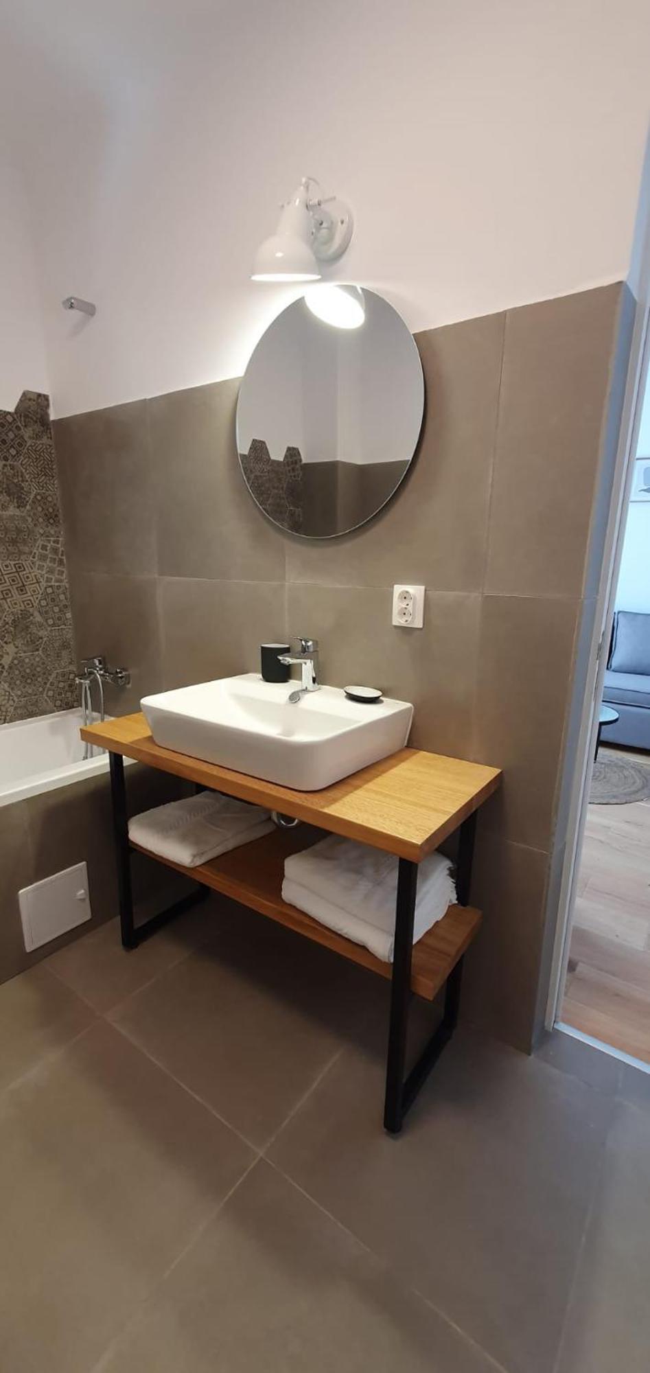 The Pines Serviced Apartamento *